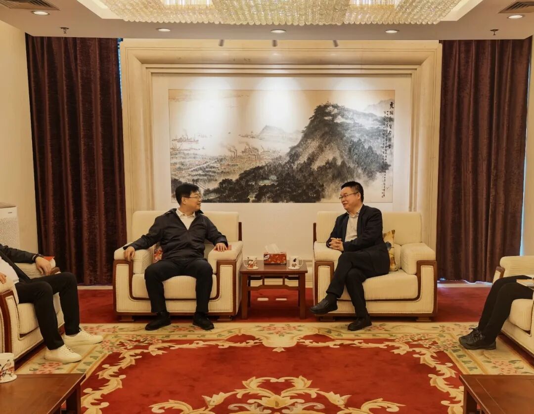 郭利群與青島演藝集團負責人座談交流謀合作